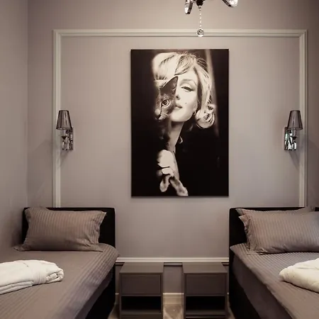 Monroe 4*