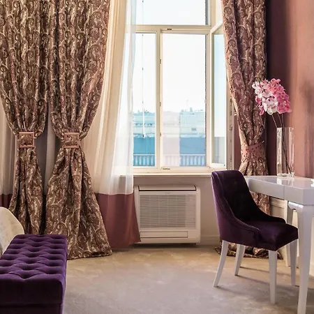 Monroe 4*