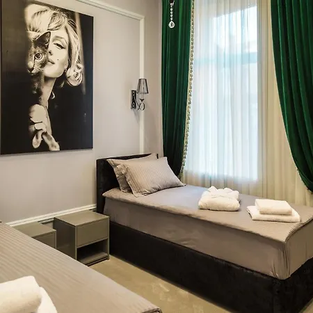 Monroe 4*