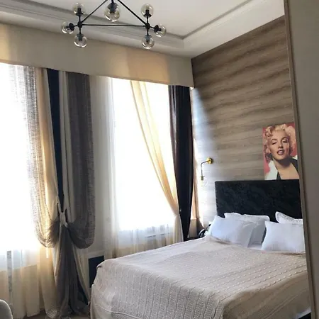 Готель Monroe